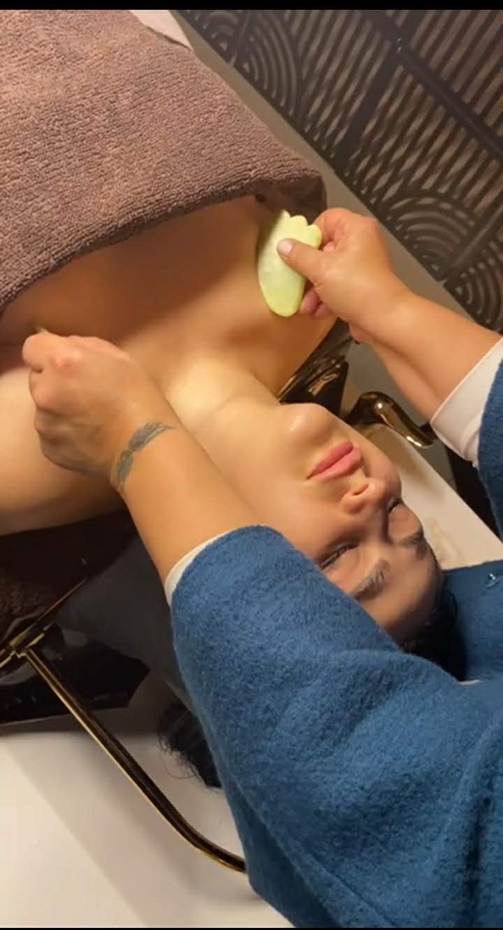 LEYLA İNANIR GÜZELLİK AKADEMİSİ