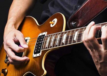 Bornova Erzene Elektro Gitar Kursu Melisa Karan Sanat Merkezi