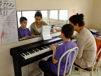 Selcuklu Buyukihsaniye Mhl Cocuk Muzik Kursu Eren Muzik Evi